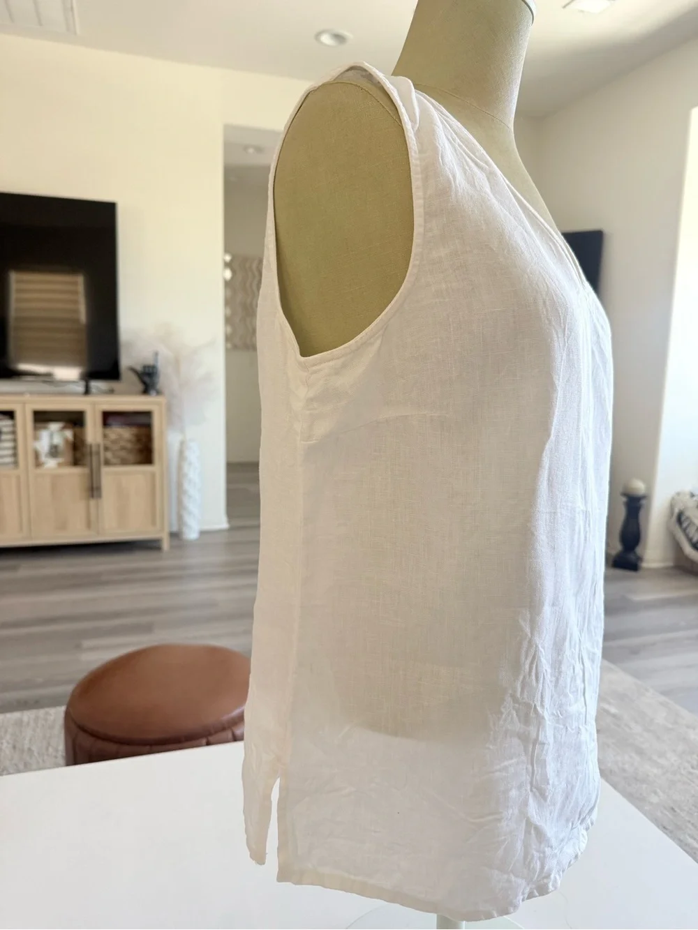 HOT COTTON Vneck Lightweight White 100% linen Sleeveless Relaxed Tank Top
